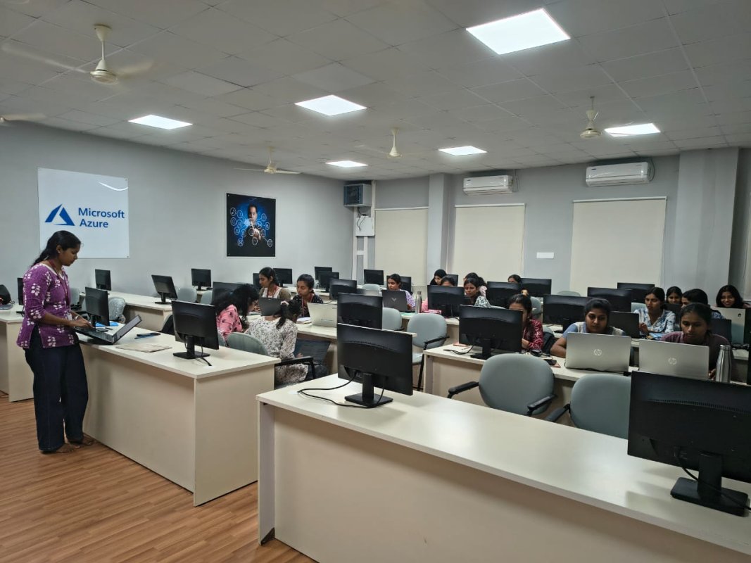 Day 3 of the AI research bootcamp GENAIVATION 2026: Innovation to Publication. - Image 2